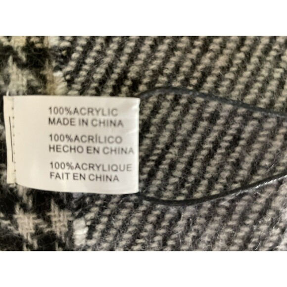 NWT Steve Madden Cozy Knit Boho Plaid Scarf Black and White - Picture 6 of 13